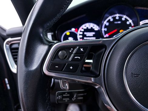 Used 2018 Porsche Panamera image 34