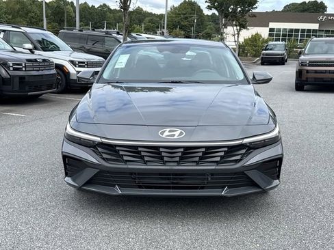 Used 2025 Hyundai Elantra Blue image 2