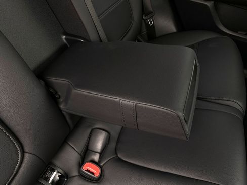 Used 2025 Mercedes-Benz GLC 300 image 30