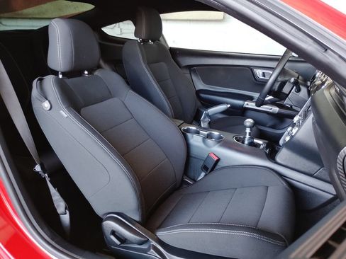 Used 2017 Ford Mustang Coupe RWD image 13