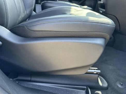 New 2027 Chrysler Pacifica Select AWD/4WD image 13