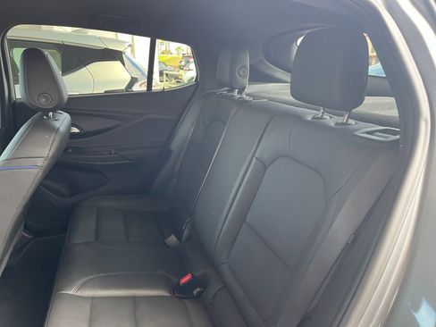 Used 2025 Buick Envista Sport Touring image 37