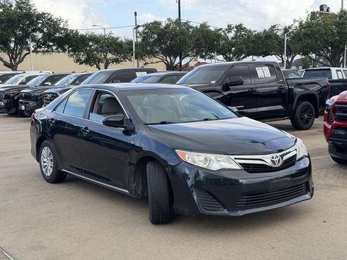 Used 2014 Toyota Camry LE FWD image 3