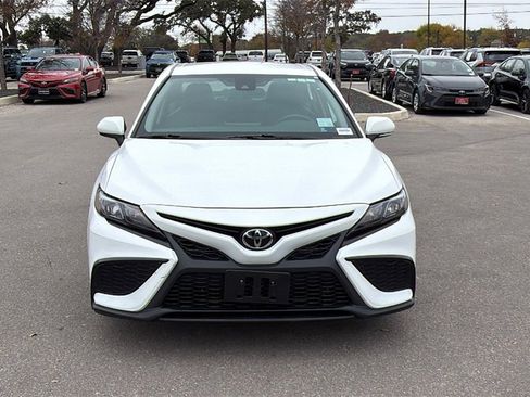 Used 2024 Toyota Camry SE image 10