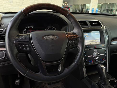 Used 2017 Ford Explorer Platinum AWD/4WD image 12