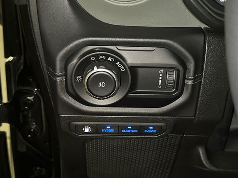 Used 2024 Jeep Wrangler High Altitude AWD/4WD image 21