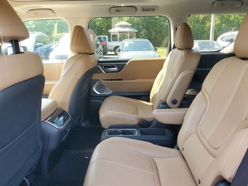 Used 2025 INFINITI QX80 Sensory image 10