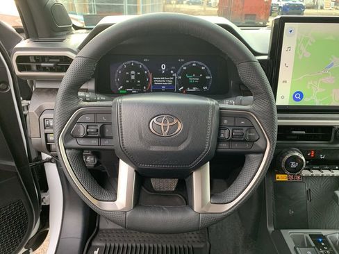 Used 2025 Toyota Tacoma Limited image 25