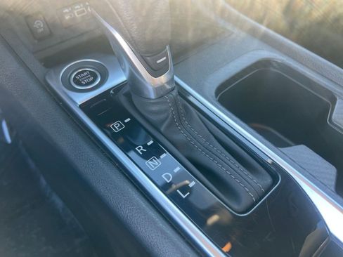 Used 2025 Nissan Sentra SV image 41