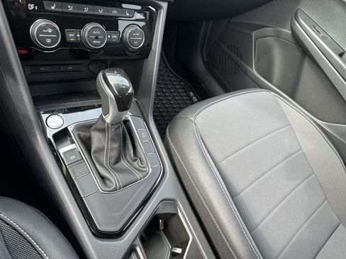 Used 2024 Volkswagen Taos SE image 19