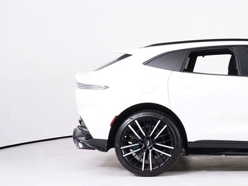 Used 2025 Aston Martin DBX 707 AWD/4WD image 12