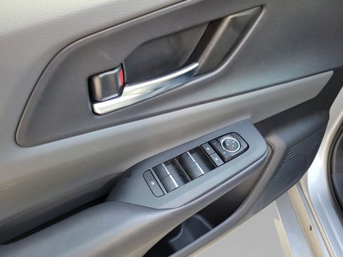 Used 2025 Toyota Prius XLE FWD image 7