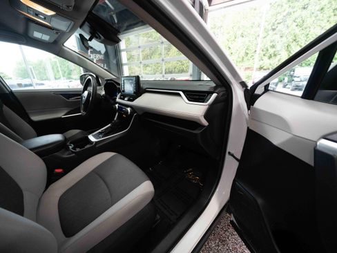 Used 2020 Toyota RAV4 XLE w/ Carpet Mat Package AWD/4WD image 26