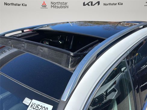 Used 2022 Mercedes-Benz GLB 250 4MATIC w/ Premium Package Lite image 33