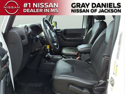 Used 2017 Jeep Wrangler Unlimited Sahara AWD/4WD image 22