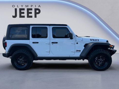 Certified 2025 Jeep Wrangler Willys image 6