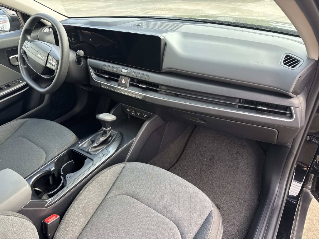 Used 2025 Kia K4 FWD image 18