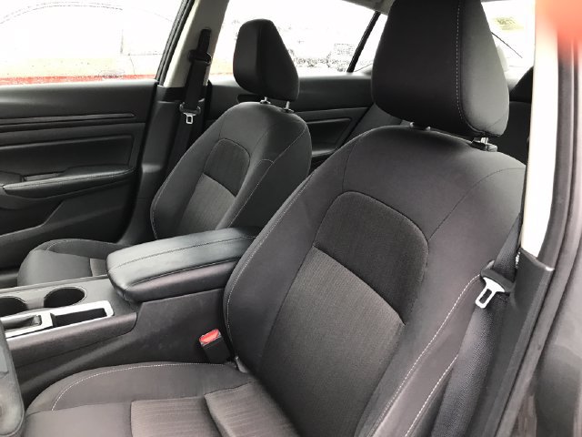 Used 2025 Nissan Altima 2.5 SV FWD image 4