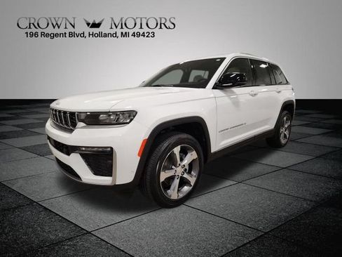 Used 2026 Jeep Grand Cherokee Limited w/ Luxury Tech Group II AWD/4WD image 7