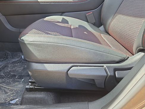 Used 2026 Nissan Kicks SR image 24