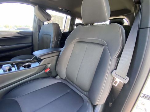 New 2025 Jeep Grand Cherokee Laredo X w/ Luxury Tech Group I image 9