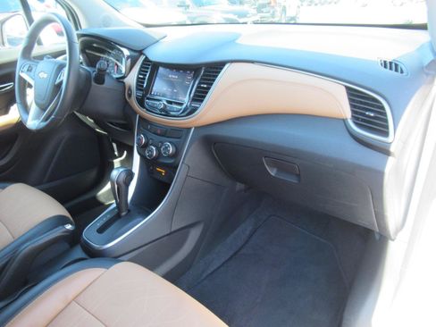 Used 2020 Chevrolet Trax LT w/ Driver Confidence Package FWD image 11