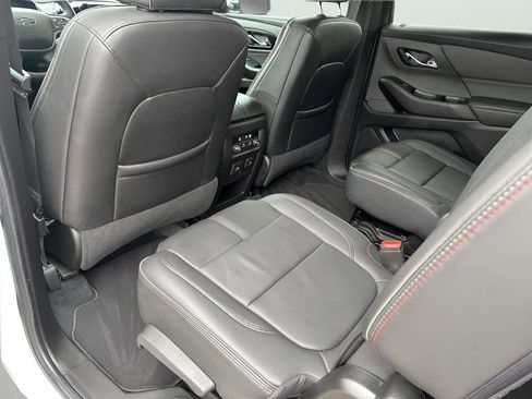 Used 2023 Chevrolet Traverse RS image 17