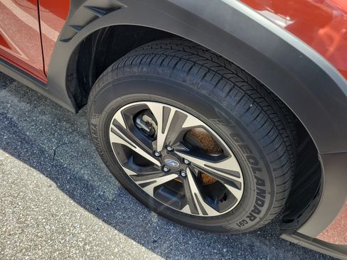 Used 2025 Subaru Crosstrek 2.5i Premium AWD/4WD image 8