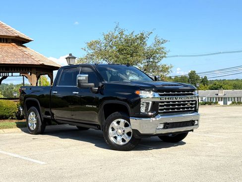 Used 2022 Chevrolet Silverado 2500 LTZ w/ LTZ Plus Package image 3