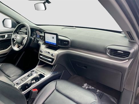 Used 2021 Ford Explorer XLT w/ Equipment Group 202A image 29