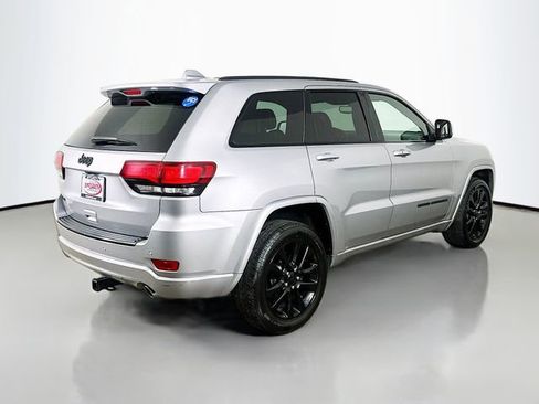 Used 2017 Jeep Grand Cherokee Altitude image 20