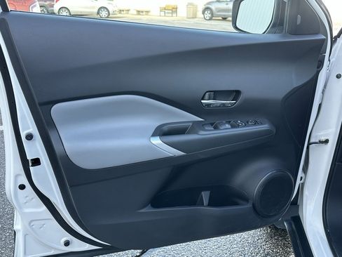 Used 2021 Nissan Kicks SR w/ SR Premium Package image 12