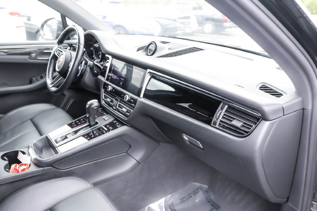 Used 2023 Porsche Macan AWD/4WD image 31