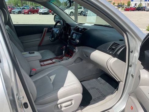 Used 2010 Toyota Highlander Limited AWD/4WD image 41