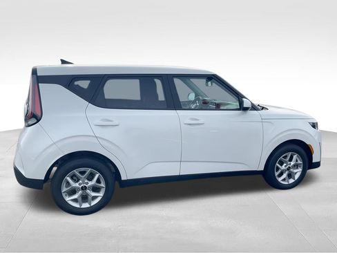Certified 2025 Kia Soul LX w/ LX Technology Package FWD image 9
