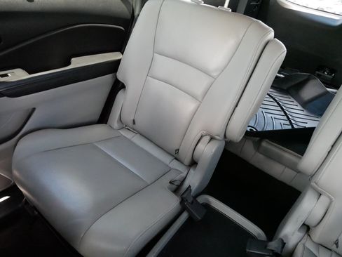 Certified 2021 Honda Pilot Touring image 12