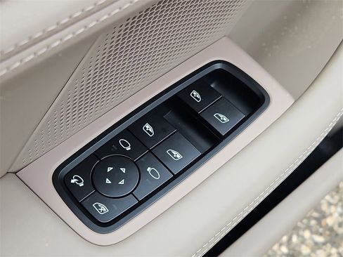 Certified 2025 Porsche Taycan image 33