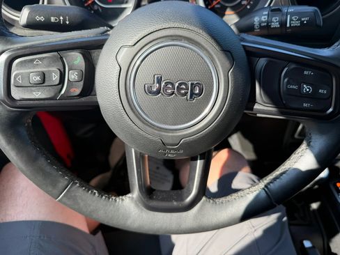 Used 2018 Jeep Wrangler Unlimited Sport S AWD/4WD image 21