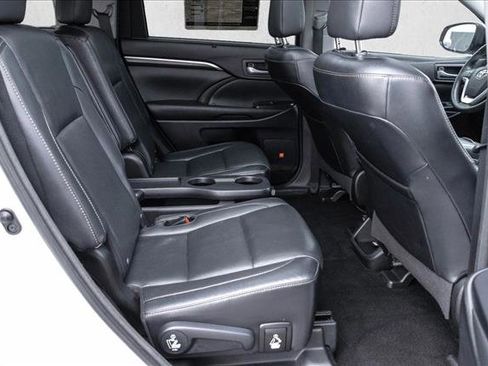 Used 2016 Toyota Highlander Limited Platinum image 26