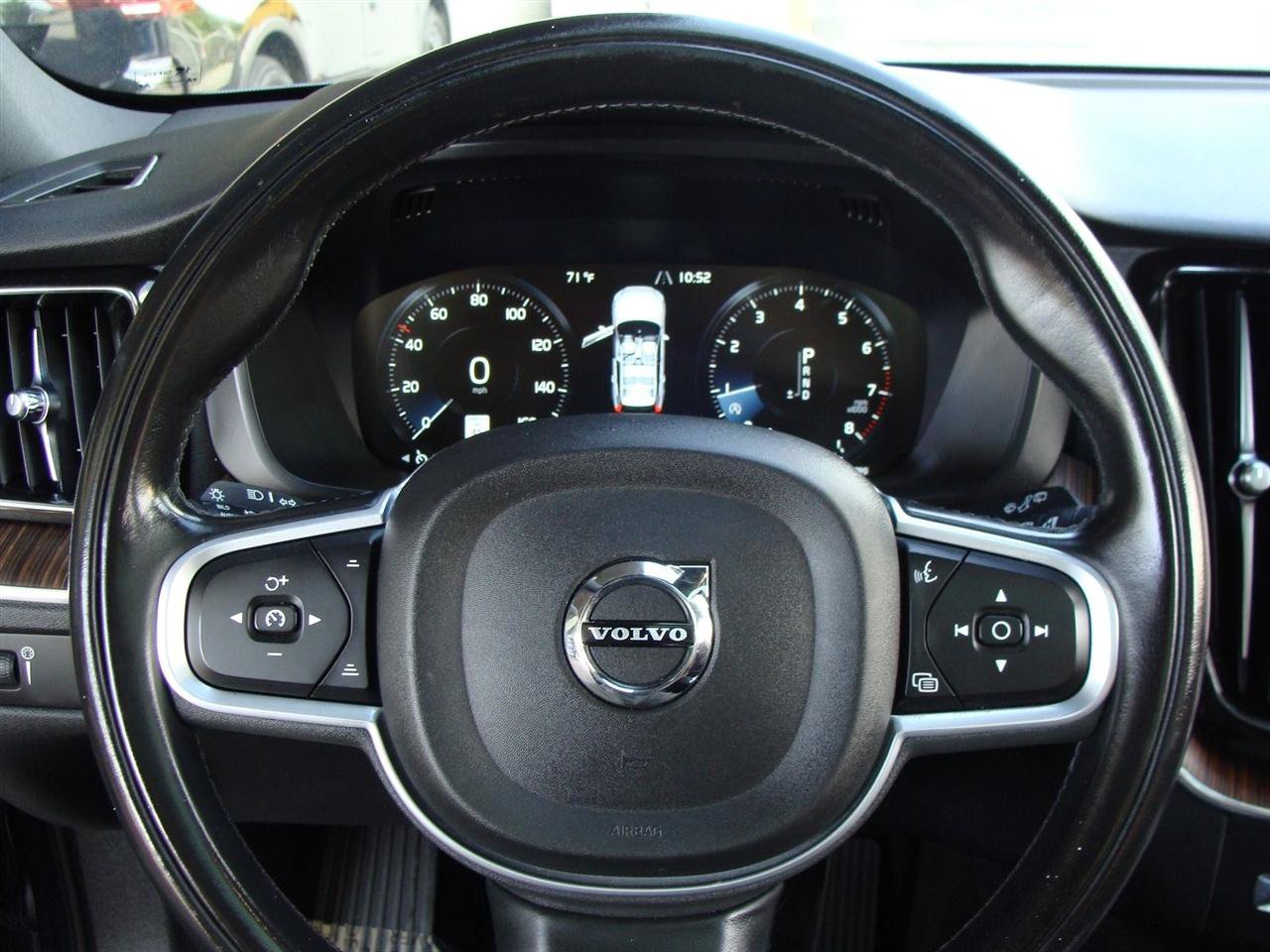 Used 2021 Volvo XC60 T5 Momentum w/ Premium Package AWD/4WD image 15