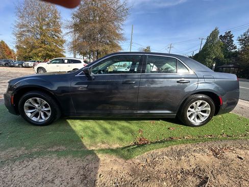 Used 2016 Chrysler 300 Limited image 4