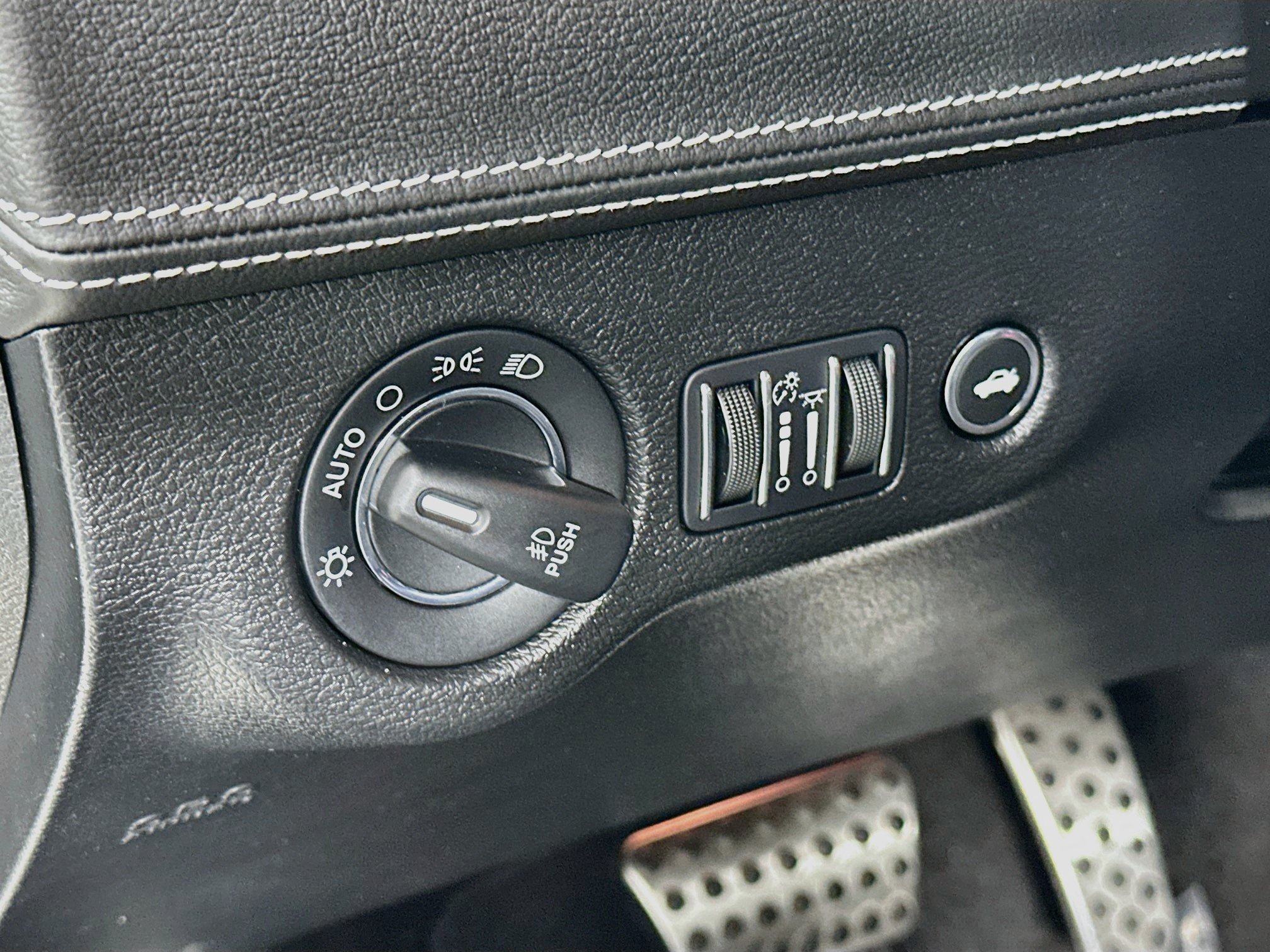 Used 2023 Chrysler 300 C RWD image 10