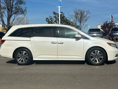 Used 2016 Honda Odyssey Touring Elite image 3