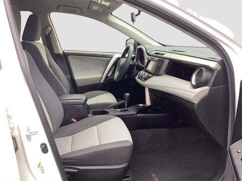 Used 2015 Toyota RAV4 LE image 17