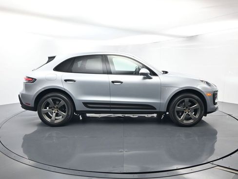 Certified 2022 Porsche Macan image 16
