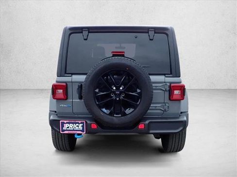 Used 2023 Jeep Wrangler Unlimited Sahara AWD/4WD image 3