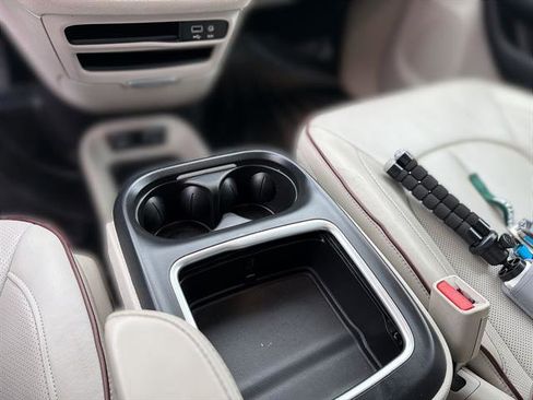 Used 2017 Chrysler Pacifica Limited w/ Advanced Safetytec Group image 20