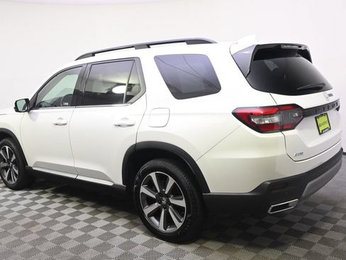 Used 2024 Honda Pilot Elite image 3