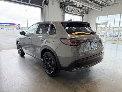 Used 2025 Honda HR-V Sport image 5