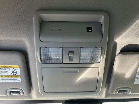 Used 2025 Nissan Frontier SV w/ SV Convenience Package image 18